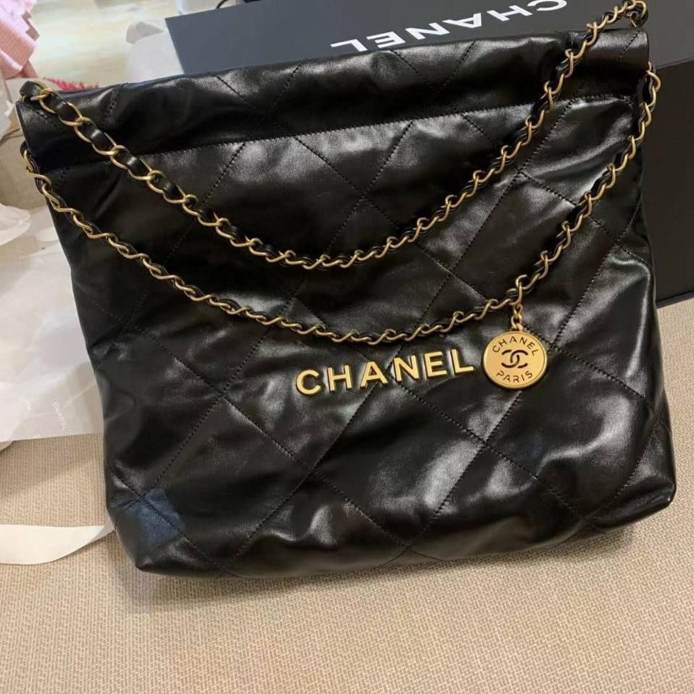 Chanel Black Quilted Shoulder Bag with Gold Chain